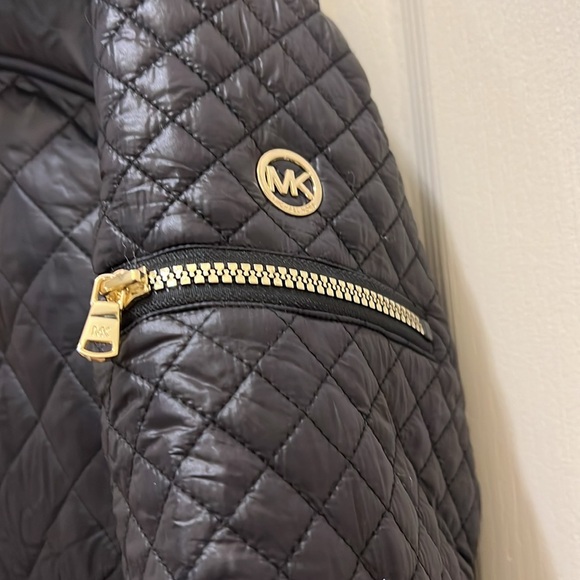 Michael Kors Women's Faux-Fur-Trim Hooded Quilted Coat - Picture 4 of 10